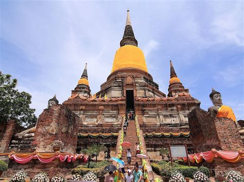 Wat Yai Chaimongkol: Um Santuário de Paz e Beleza na Cidade de Yasothon!