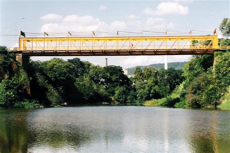 A Maravilhosa Ponte de Ferro de Qamdo: Uma Juxtaposição Histórica e Moderna no Coração do Tibete!