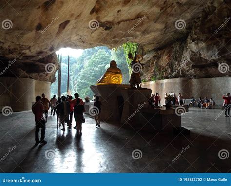  Kek Lok Tong: Uma Caverna Sagrada Abraçando Obras de Arte e Paz Interior!