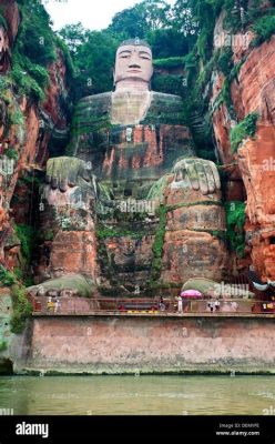 O Templo de Leshan: Uma Maravilha Escultural de 71 Metros!