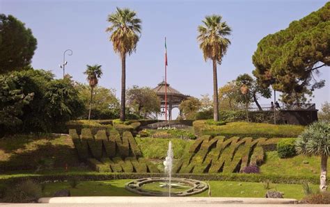 Os Jardins da Villa Bellini: Um Refúgio Verde de Beleza e História em Catania!