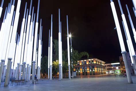  Parque de las Luces, Uma Jornada Luminosa Através da História de Medellín!