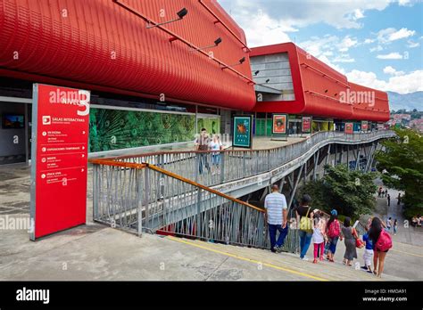 Parque Explora: Uma Jornada Interativa pela Ciência em Medellín!